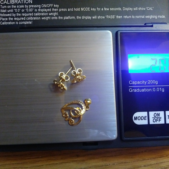 18k Saudi Gold Earring and Pendant - Picture 3 of 3